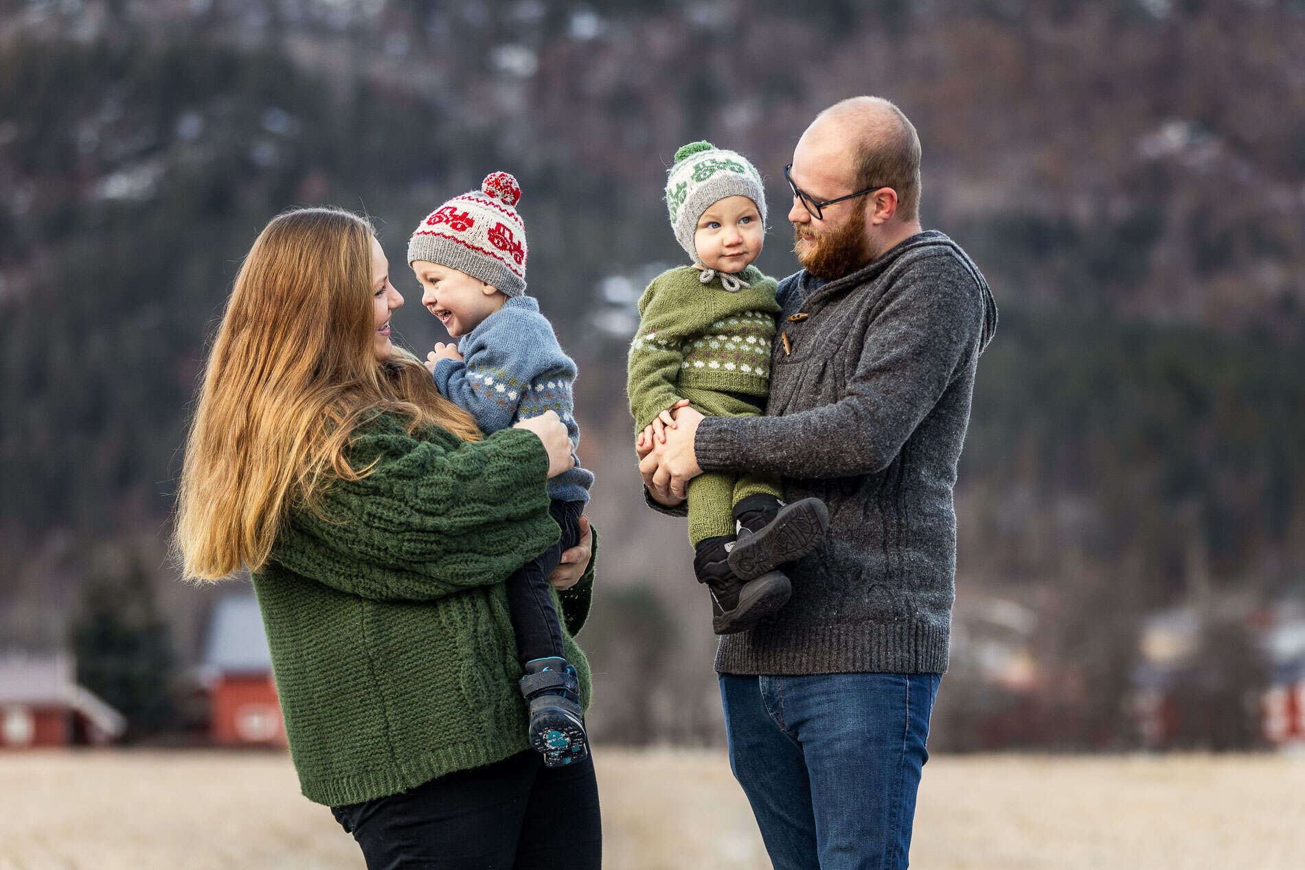 familiefotograf gjerstad utendørs